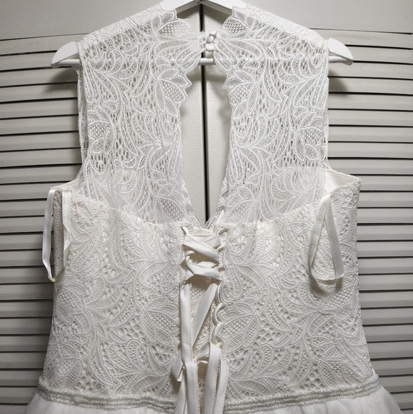 Brand new wedding dress made in Ukraine (NWT) - Picture 4 of 8